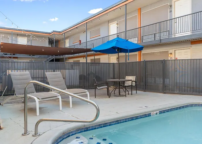 Near Asu & Dt With Pool & Free Parking Apartment